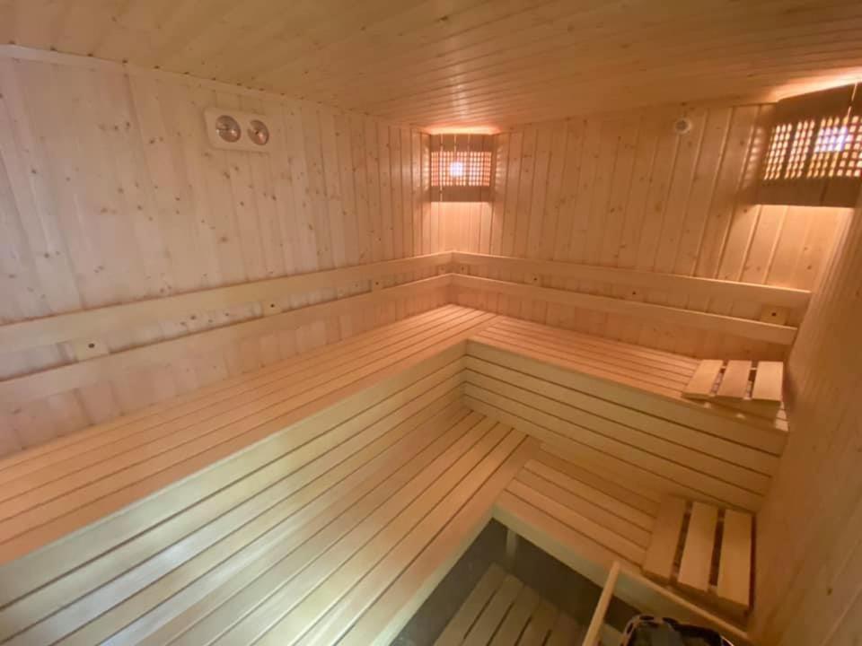 D Villa 米内拉尔尼巴尼 外观 照片